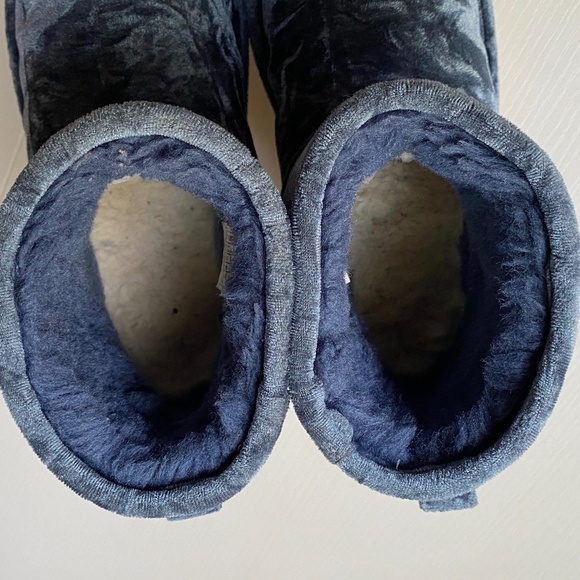 UGG Classic Mini II Velvet Fashion Winter Boots Big Girl Size 4 - Picture 9 of 12